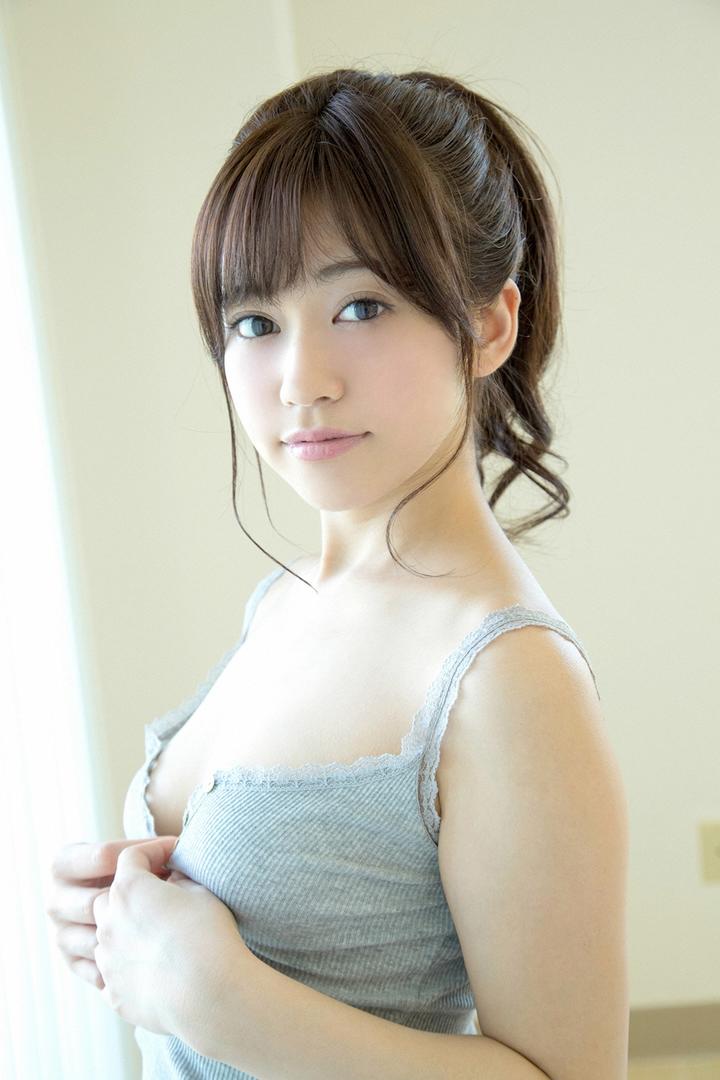 干净白嫩的日本成熟美女高清无码写真图片