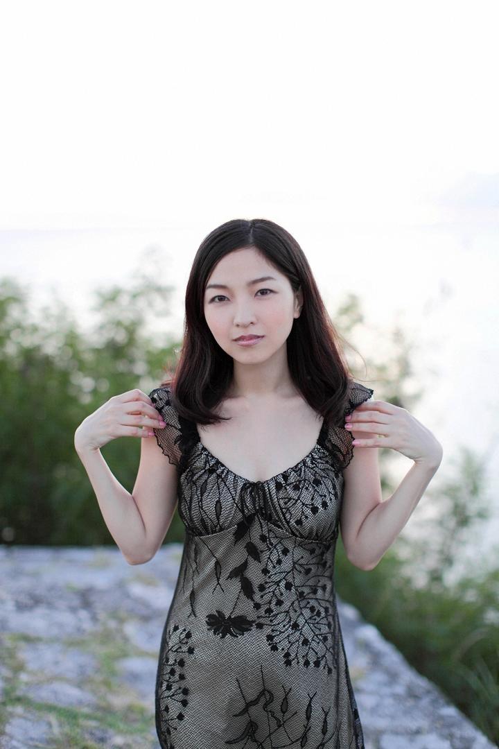日本成熟韵味的少妇爬山图片