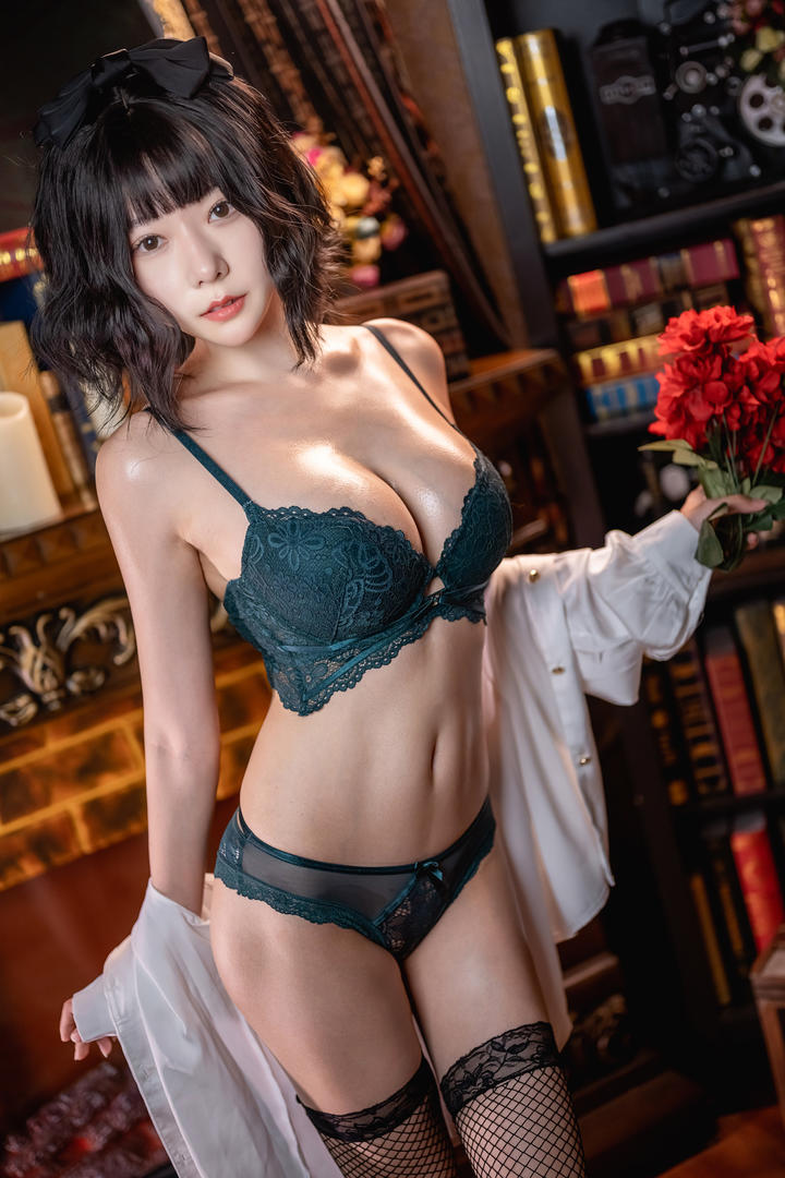 亚洲性感半裸美女大胆个人写真艺术照