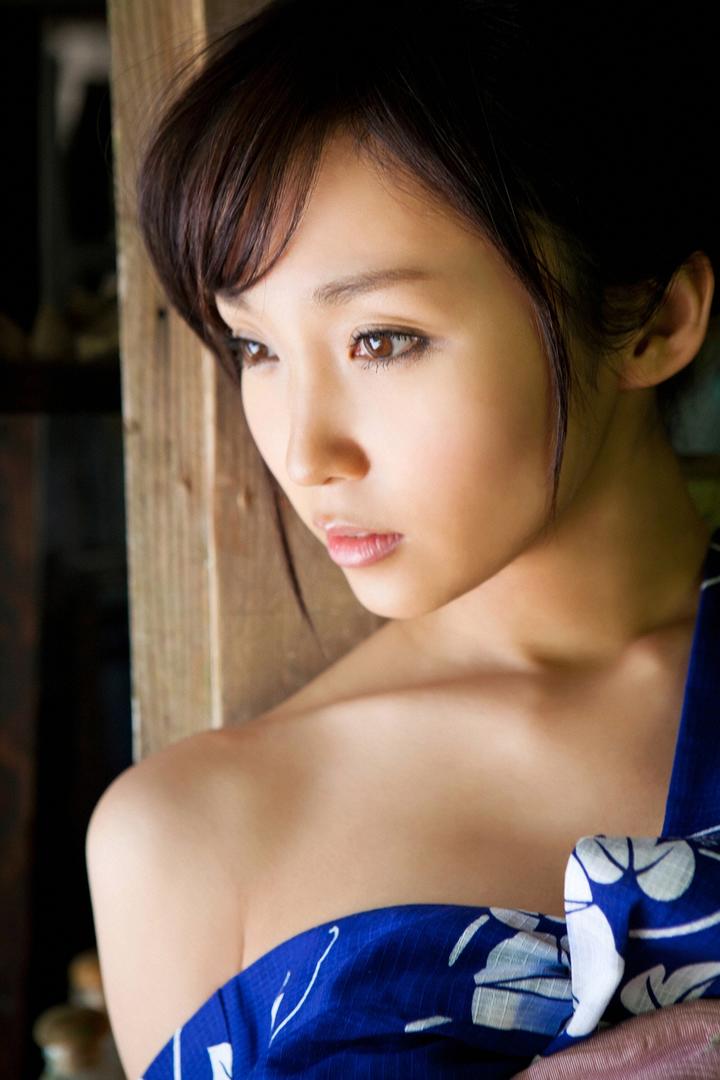 高清日本成熟美女侧脸写真图片