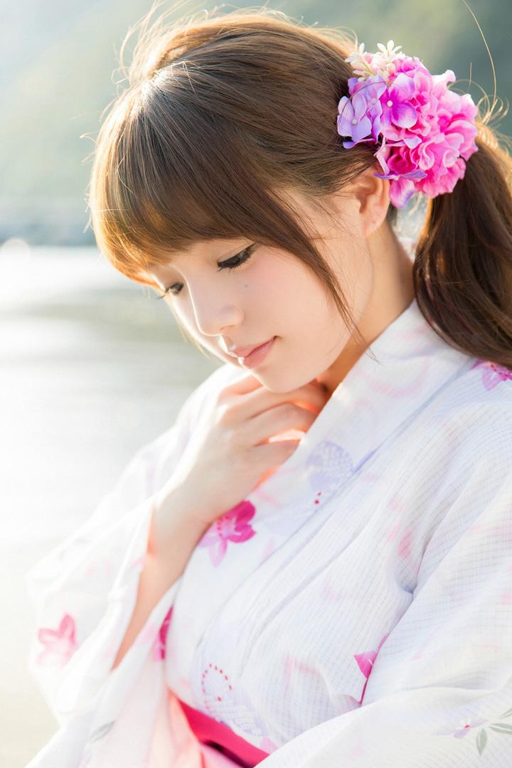 扎着双马尾的日本高颜值和服美女篠崎爱图片