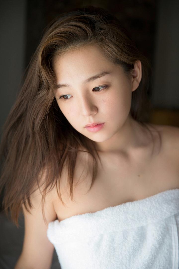 日本素人AV女优篠崎爱高清性感写真图片