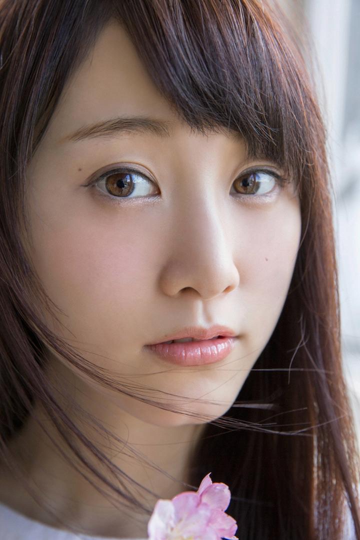 日本大眼睛女生特写图片