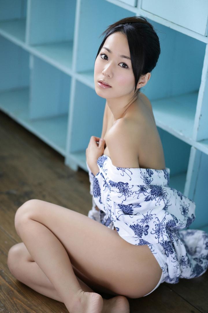 日本一本大道色卡1卡2卡3美女女优高清套图